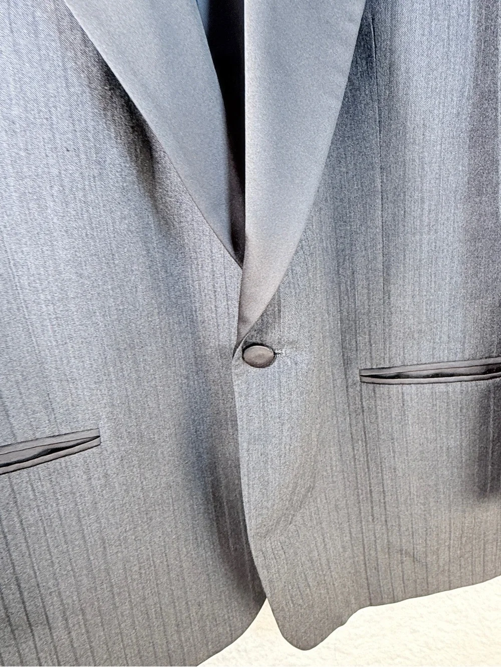 Yves Saint Laurent Vintage Men’s Gray Pinstripe Tuxedo Jacket Satin Lapel 40R